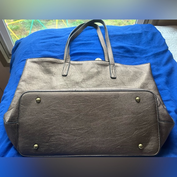 The Lucia Tote - Large Bronze Tote Bag by Ampere; High quality vegan leather - Picture 12 of 16